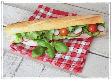 Belegte Brötchen, Baguettes, Sandwiches, Croissants oder Canapés frisch geliefert